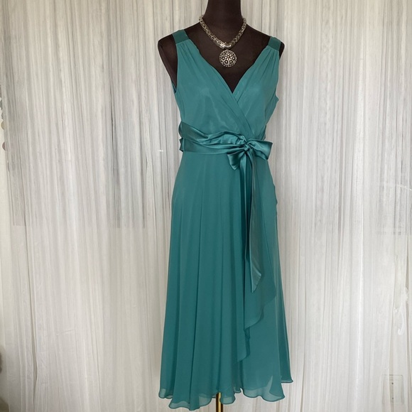 Jones New York 100% Silk prom, sea foam green bridesmaids dress! Formal! Size 8 - Picture 1 of 14
